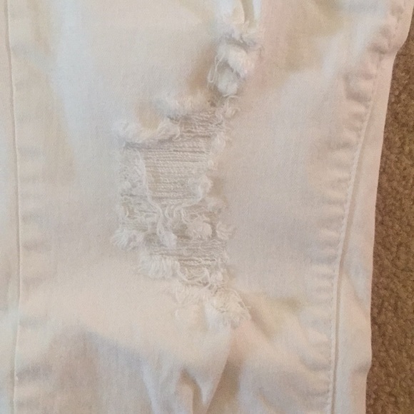 White distressed jeans - Picture 2 of 3